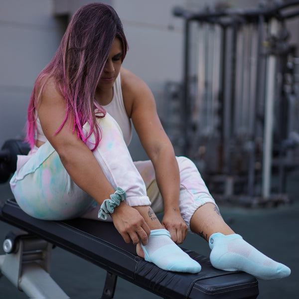 Why do people wear ankle socks to the gym hexxee crossfit pink haired girl